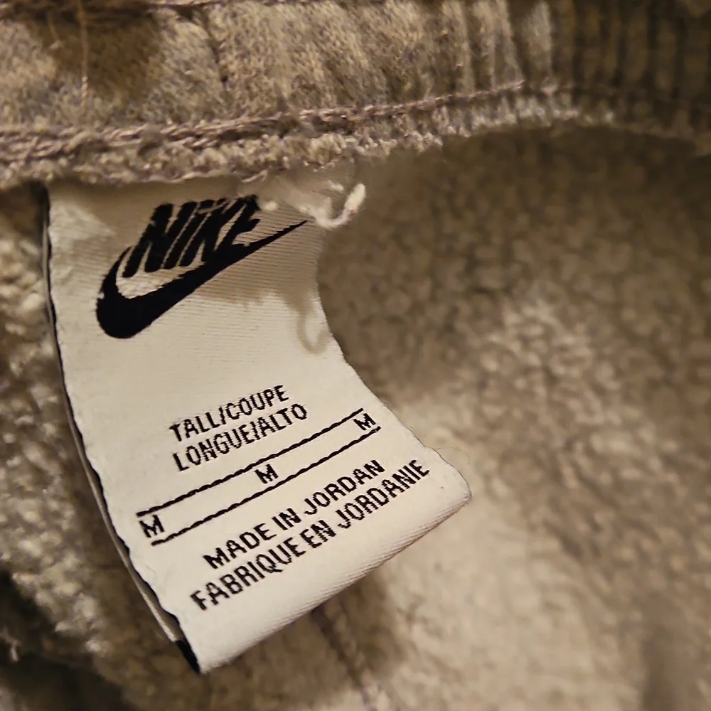 Nike Men's Medium Sweat Pants - Picture 3 of 4